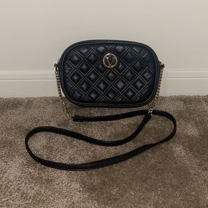 black crossbody purse